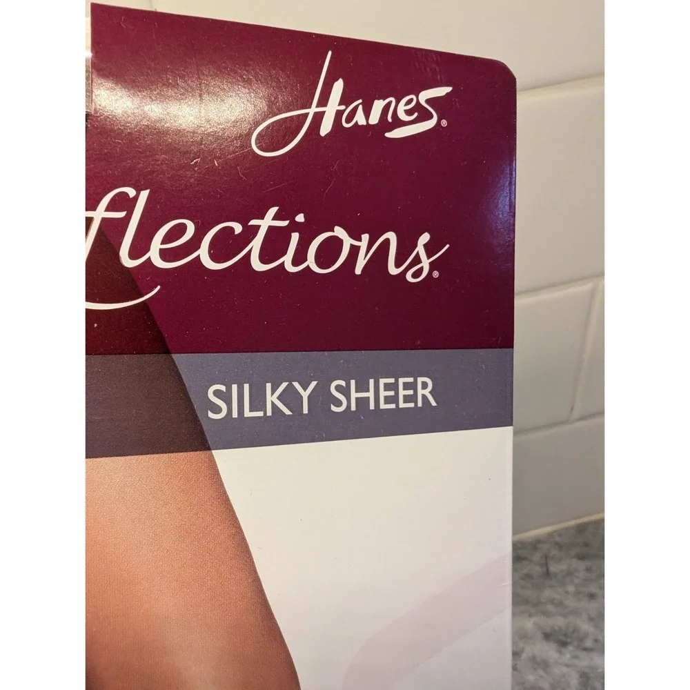 Hanes Silk Reflections Pantyhose Size CD Barely There Nylons